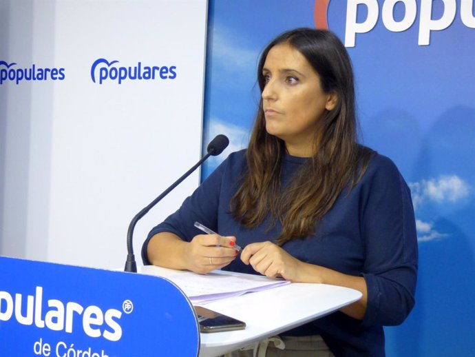 Archivo - La parlamentaria del PP-A Beatriz Jurado, en la sede del PP de Córdoba en una foto de archivo.