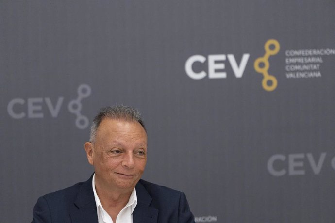 Archivo - El presidente de la Confederación Empresarial de la Comunitat Valenciana (CEV), Salvador Navarro, durante una entrevista para Europa Press, a 25 de julio de 2024, en Valencia