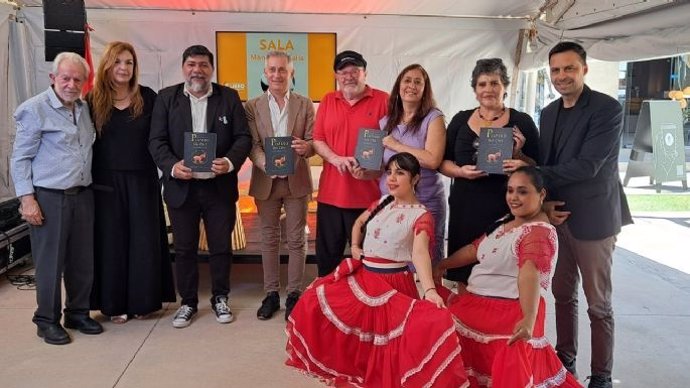 Presentación  la Feria Internacional del Libro Carlos Paz de Córdoba (Argentina) la nueva edición bilingüe español-guaraní de 'Platero y yo'.