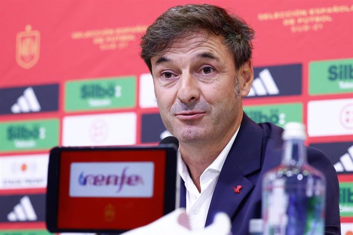 Archivo - Santi Denia, head coach of Spain Team U21, attends his press conference to announce the list of summoned players ahead matches of Spain Team U21 against Kazajistan and Algeciras at Ciudad del Futbol on October 4, 2024, in Las Rozas, Madrid, Spai