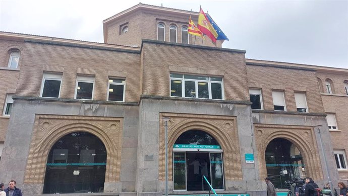 Acceso al Hospital Royo Villanova de Zaragoza.