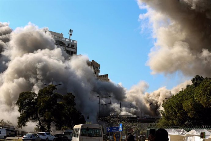 Edificios de Beirut alcanzados por misiles del Ejército de Israel