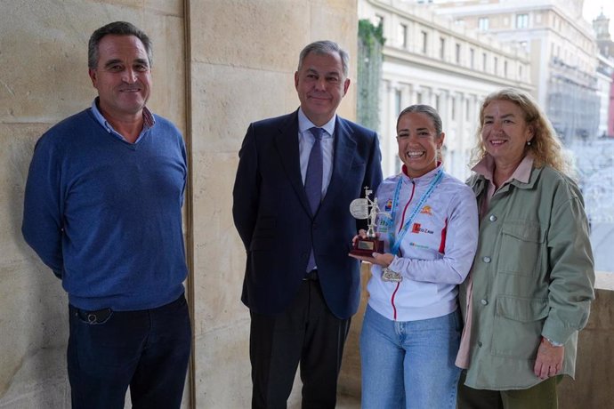 Sanz y Loreto Macho en el Ayuntamiento de Sevilla