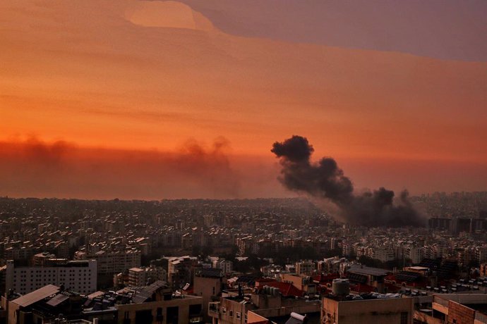 November 6, 2024, Beirut, Beirut, Lebanon: Heavy smoke billows for areas in Beirut southern suburb that were targeted by Israeli air strikes. Israel launched a new wave of air strikes on the southern suburb, a stronghold of pro-Iranian Hezbollah, after fe