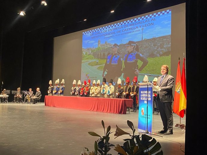 El presidente de la Junta de Castilla y León, Alfonso Fernández Mañueco, clausura la XX gala de entrega de Medallas al Mérito de la Policía Local de Castilla y León.