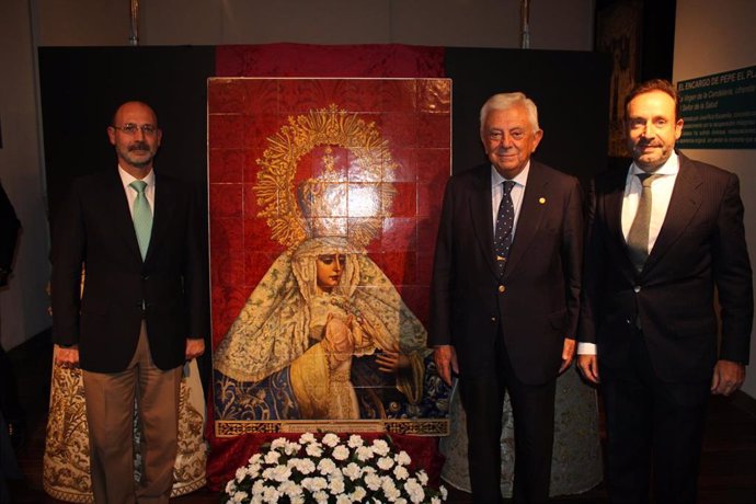 Inauguración de la exposición 'Candelaria, centenario de una imagen' en la Cámara del Comercio de Sevilla.