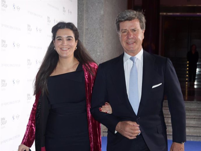 Bárbara Mirján y Cayetano Martínez de Irujo asisten a la entrega el premio BMW de pintura en el Teatro Real