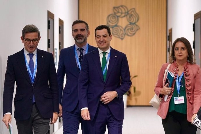 El presidente de la Junta de Andalucía, Juanma Moreno, participa en Bakú (Azerbayán) en el encuentro 'Acción Climática Multigobernanza: Cooperación Regional para la Administración Local y el Sector Privado' en el marco de la Cumbre del Clima 2024