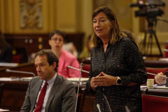 Archivo - La diputada del PSOE Patricia Gómez interviene durante un pleno en el Parlament balear.