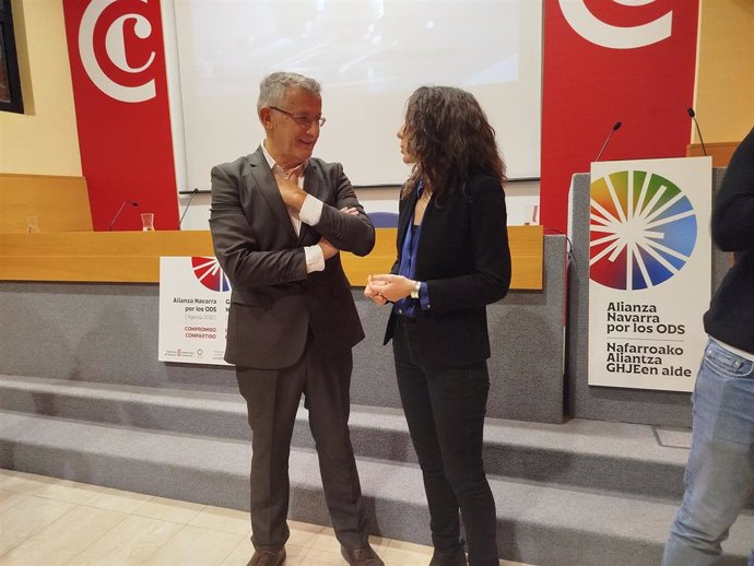 La directora general de la Agenda 2030, Paula Fernández-Wulff, junto al vicepresidente primero y consejero de Presidencia e Igualdad del Gobierno de Navarra, Félix Taberna