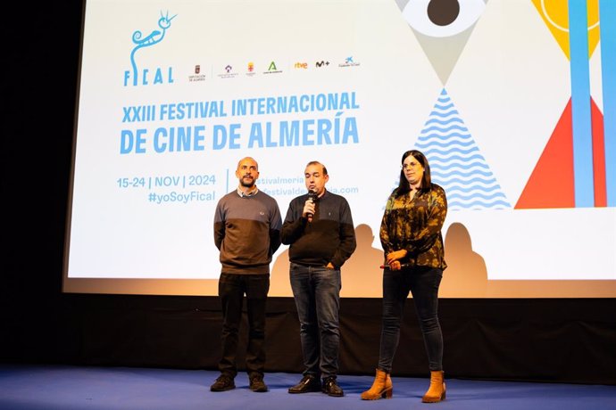 El director de Ficción de RTVE, José Pastor; el director de Fical, Enrique Iznaola; y la diputada del Área de Cultura, Cine e Identidad Almeriense, Almudena Morales, durante la inauguración de 'Pantalla Estrenos TV' en Fical.