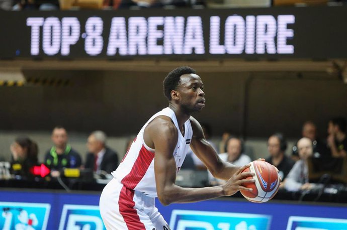 Archivo - El jugador ghanés Amida Brimah durante un partido con el equipo francés JL Bourg-en-Bresse.