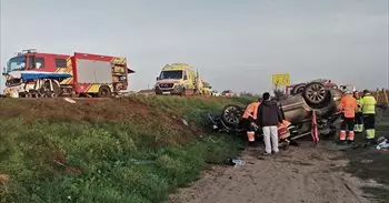 Tres heridos graves en el choque frontal de dos coches en la N-240, en Barbastro (Huesca)