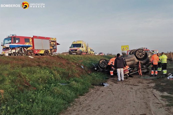 Accidente por choque frontal entre dos turismo en la N-240 en Barbastro (Huesca).