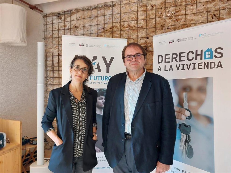 (I-D) La Directora De Planificación Estratégica De La Asociación Provivienda, Dámaris Barajas, Y El Director Insular De Inclusión Social, Andreu Jaume