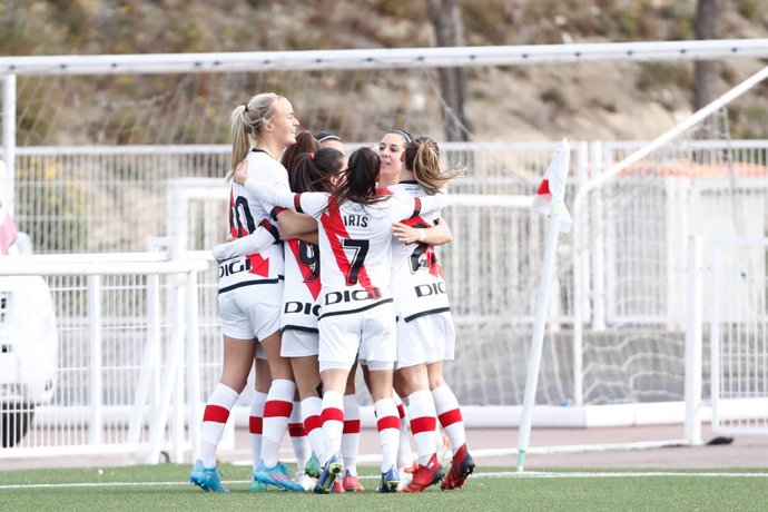 Archivo - Camila Saez of Rayo Vallecano celebrates a goal during the Spanish Women League, Primera Iberdrola, football match played between Rayo Vallecano and Madrid CFF at Ciudad Deportiva Rayo Vallecano on February 13, 2022, in Madrid, Spain.