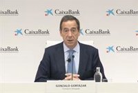 CaixaBank no descarta distribuir el exceso de capital en efectivo, pero prefiere las recompras