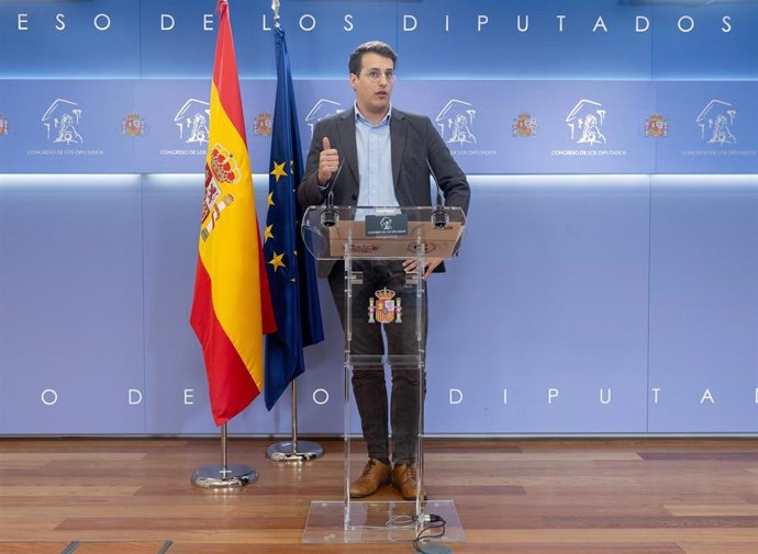 El diputado de Sumar, Jorge Pueyo, durante una reunión de la Junta de Portavoces, en el Congreso de los Diputados, a 19 de noviembre de 2024, en Madrid (España).