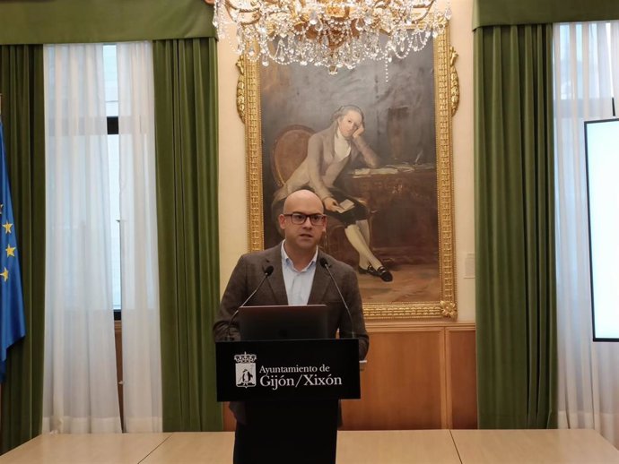 El portavoz de Gobierno del Ayuntamiento de Gijón, Jesús Martínez Salvador, en rueda de prensa en el Consistorio gijonés.