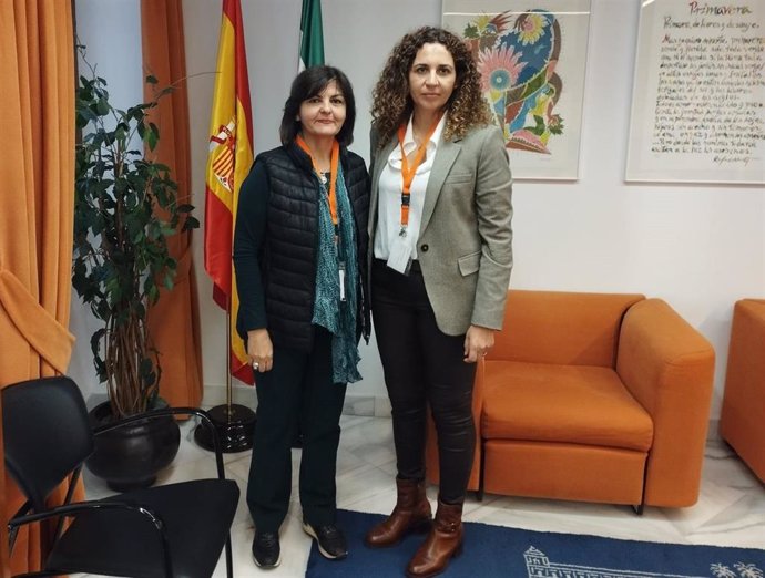 Imagen de la presidenta de Asanec, María Dolores Ruiz, junto a la vicepresidenta primera de Asanec, Eva Almán.