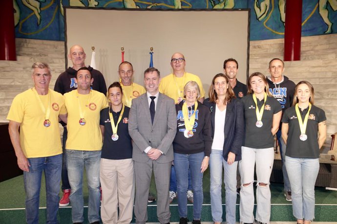 El Gobierno felicita a los cántabros del equipo español que ha logrado 12 medallas en el Mundial de Salvamento