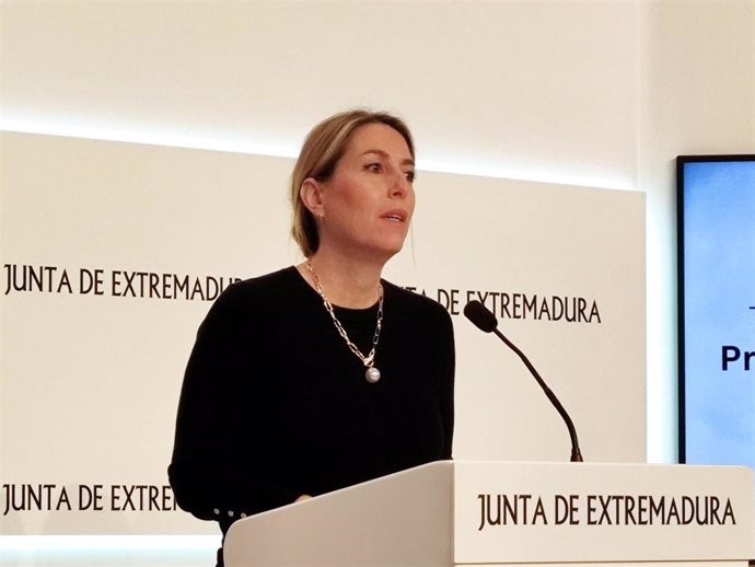 La presidenta de la Junta de Extremadura, María Guardiola, en rueda de prensa tras el Consejo de Gobierno