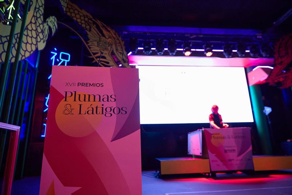 Archivo - Interior de la gala de los Premios Plumas y Látigos de FELGTBI+ 2023, en Uñas Chung Lee, a 17 de noviembre de 2023, en Madrid (España).