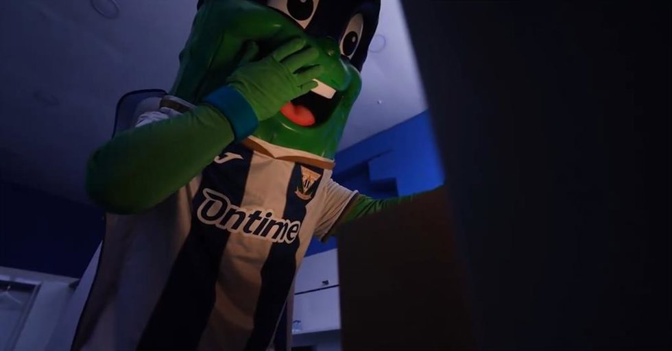 La mascota del CD Leganés, en un anuncio promocional antes de recibir al Real Madrid en LaLiga.