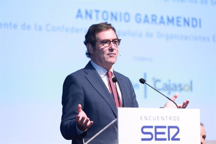 El presidente de Confederación Española de Organizaciones Empresariales (CEOE), Antonio Garamendi, interviene en los 'Encuentros de la SER Andalucía'. A 19 de noviembre de 2024, en Sevilla (Andalucía, España).