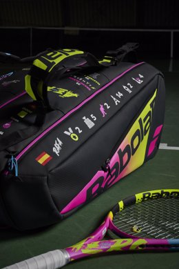 Babolat ha diseñado una raqueta y bolsa especial para el último torneo de Rafa Nadal en las finales de la Copa Davis en Málaga.