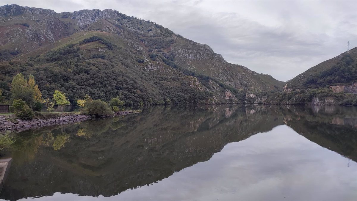 La reserva hídrica está al 51,1%, con una décima menos que la semana pasada, y el Júcar sube cuatro décimas