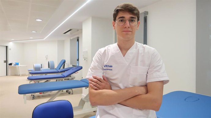 Carlos Jiménez, fisioterapeuta experto en pediatría del Centro Médico Vithas Nervión.