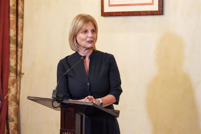 Archivo - La alcaldesa de Jerez de la Frontera, María José García-Pelayo, durante su intervención en el acto. A 11 de octubre de 2024, en Jerez de la Frontera, Cádiz (Andalucía, España). El consejero de la Presidencia, Interior, Diálogo Social y Simplific