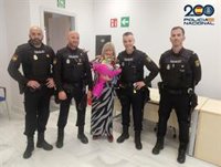 La mujer que quedó atrapada en su coche durante la DANA en Jerez (Cádiz) se encuentra con los agentes que la salvaron