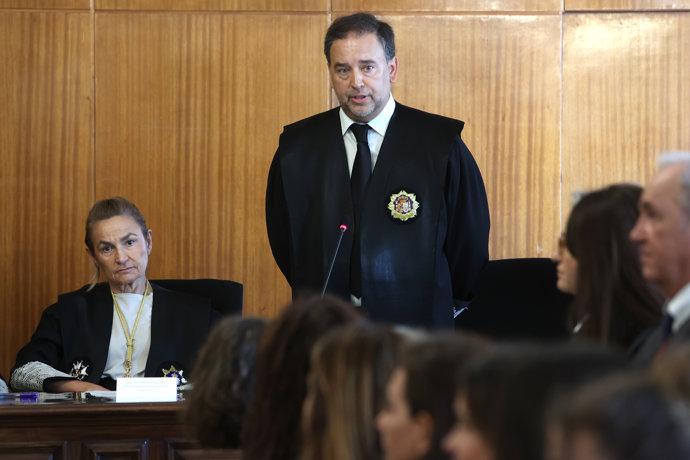 Acto de toma de posesión del nuevo fiscal de Baleares, Julio Cano (c), en la sala del Tribunal del Jurado del Palacio de la Justicia de Palma, Mallorca, Baleares (España).