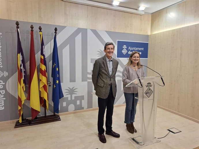 Los regidores de Vox en el Ayuntamiento de Palma Ignacio Esteban y Gari Durán en rueda de prensa.