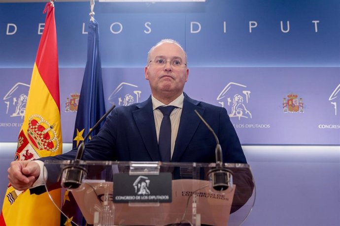 El portavoz del PP en el Congreso, Miguel Tellado, durante la rueda de prensa posterior a la junta de portavoces, en el Congreso de los Diputados, a 7 de noviembre de 2024, en Madrid (España).