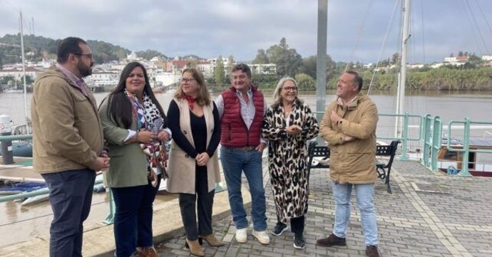 Visita de miembros del PSOE a Sanlúcar de Guadiana (Huelva).