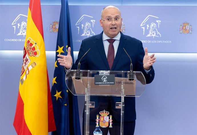 El portavoz del PP en el Congreso, Miguel Tellado, durante una rueda de prensa anterior a la Junta de Portavoces, a 19 de noviembre de 2024, en Madrid (España).