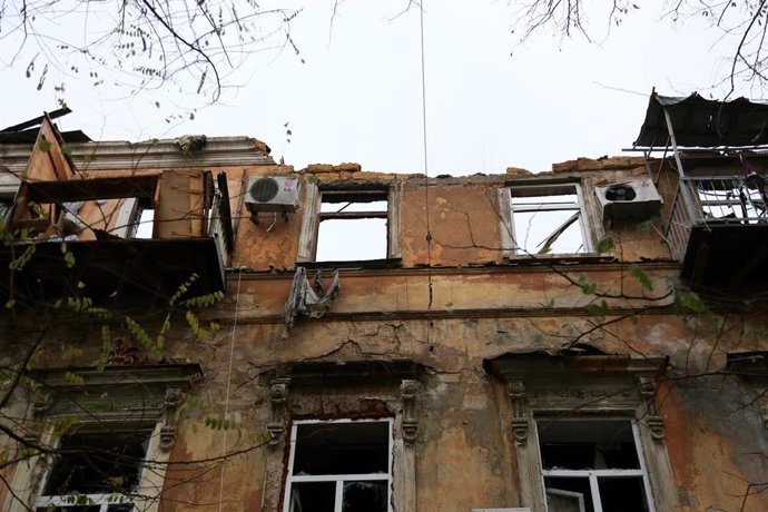 Edificio destruido por un ataque ruso sobre la ciudad ucraniana de Odesa.