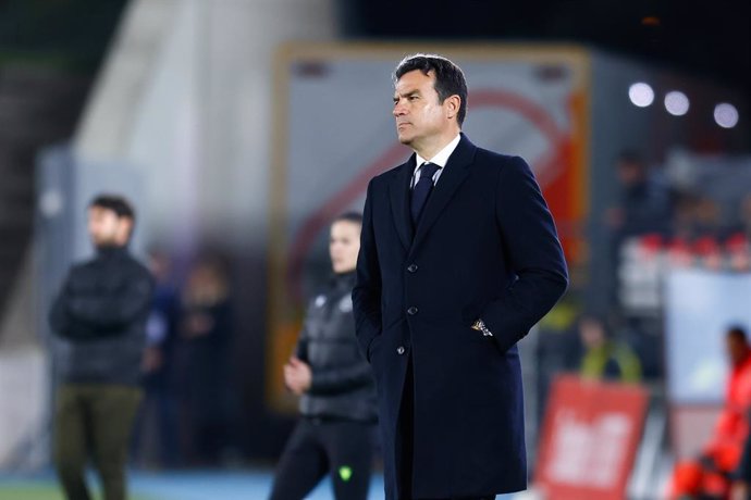 Alberto Toril, head coach of Real Madrid, looks on during the Spanish Women League, Liga F, football match played between Real Madrid and FC Barcelona at Alfredo Di Stefano stadium on November 16, 2024, in Valdebebas, Madrid, Spain.