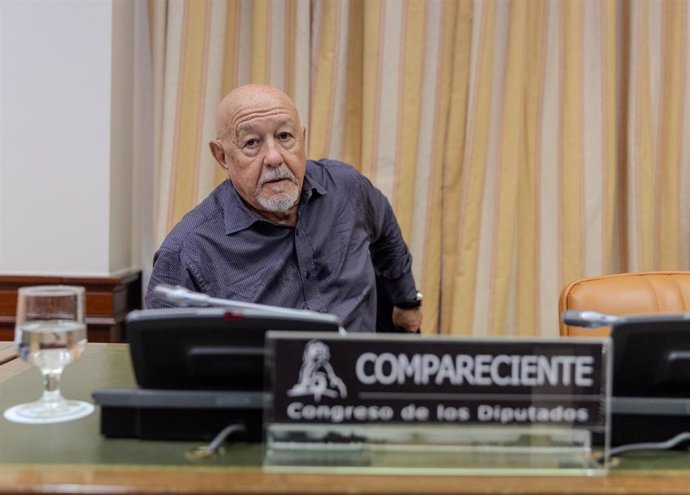 El comisario  jubilado de la Policía y jefe de la Unidad de Asuntos Internos entre 2012 y 2015, Marcelino Martín-Blas Aranda, antes de comparecer en la Comisión de Investigación sobre la denominada 'Operación Cataluña'