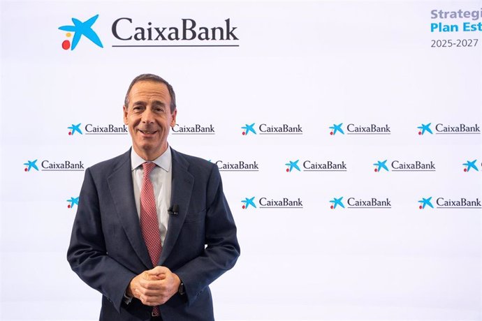 El CEO de Caixabank, Gonzalo Gortázar, durante la presentación del Plan Estratégico 2025-2027 de Caixabank, en la sede de la entidad,  a 19 de noviembre de 2024, en Madrid (España).