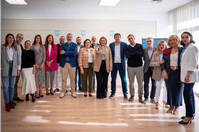 La alcaldesa de Torremolinos, Margarita del Cid, junto con el equipo de gobierno para presentar los prespuestos municipales para 2025