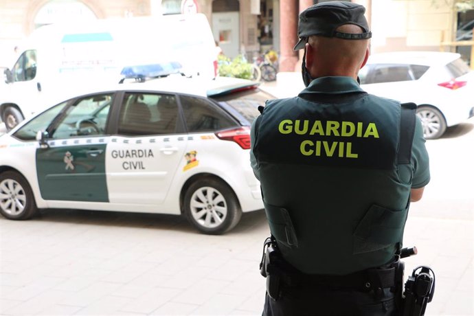 Guardia Civil. Agente. Vehículo. Recurso