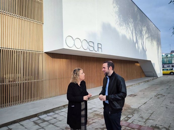 La delegada de Participación Ciudadana, Teresa García, y el delegado municipal de Hábitat Urbano, David Delegado.