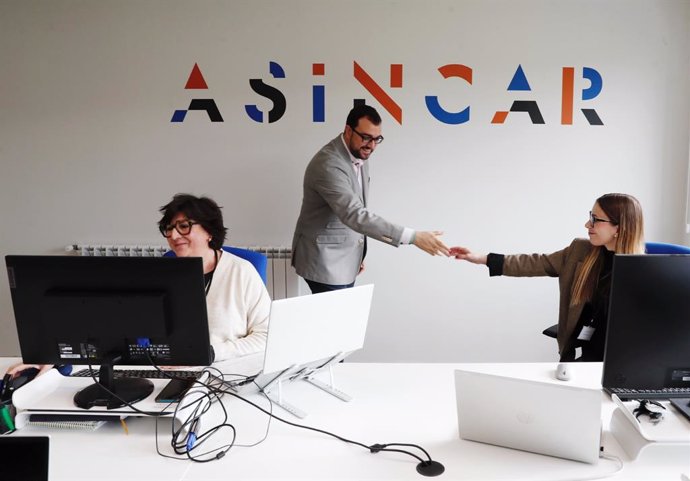 El presidente del Principado, Adrián Barbón, visita Asincar.