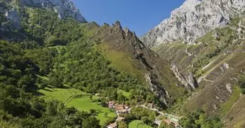 "Esto no es Suiza... es España", una joven francesa alucina con la belleza de los Picos de Europa