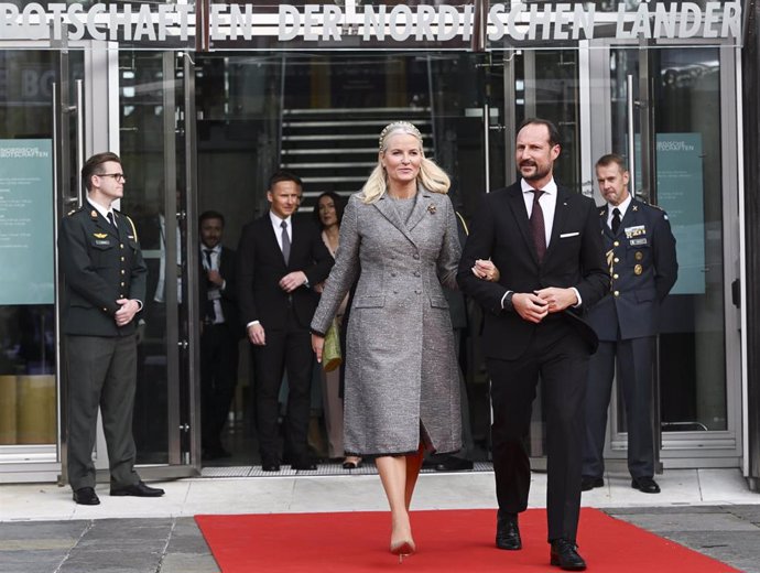 Los príncipes Haakon y Mette-Marit de Noruega durante una visita a Berlín