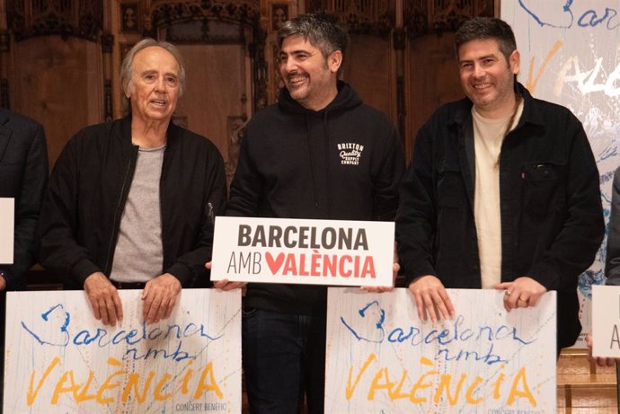 Joan Manuel Serrat i David i José Muñoz (Estopa) en la presentació del concert 